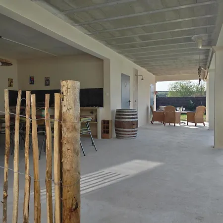 La Caquetoire Holiday home Les Eglisottes-et-Chalaures