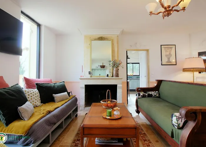 La Caquetoire Holiday home Les Eglisottes-et-Chalaures