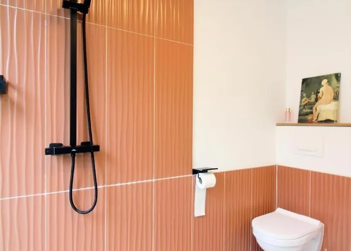 La Caquetoire Holiday home Les Eglisottes-et-Chalaures