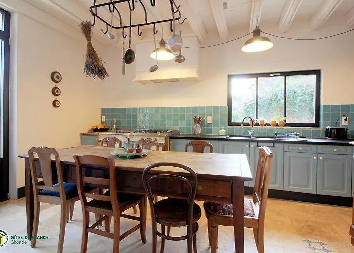 La Caquetoire Holiday home Les Eglisottes-et-Chalaures